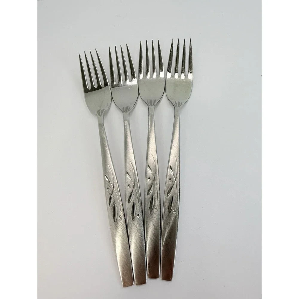 Set of 4 Oneida Heirloom WILL O' WISP 7 5/8
